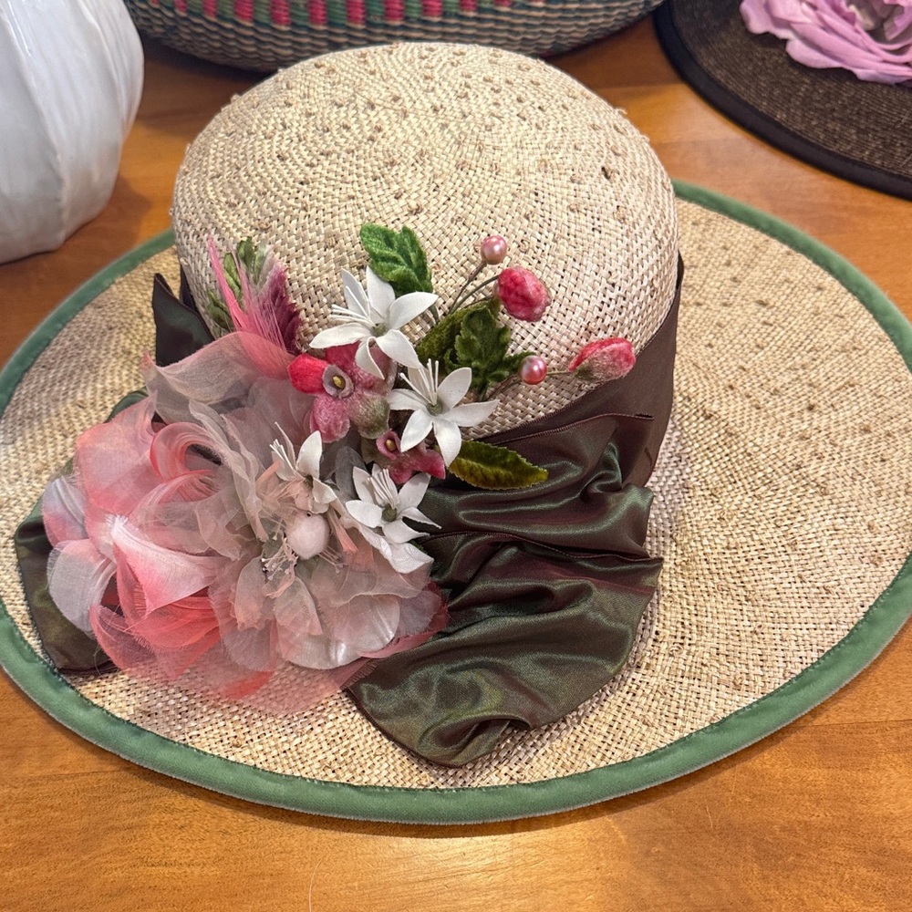 Louise Green floral straw hat, NWT